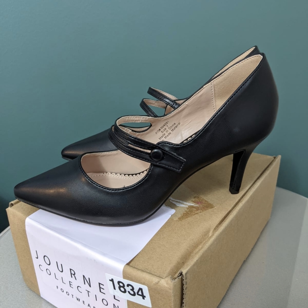 New Journee Collection Black Pointy Toe Mary Janes